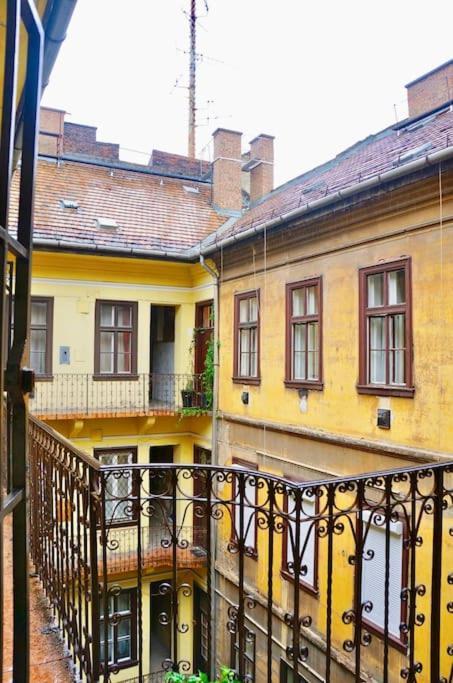 Bright And Cozy - City Center Apt Budapest Bagian luar foto
