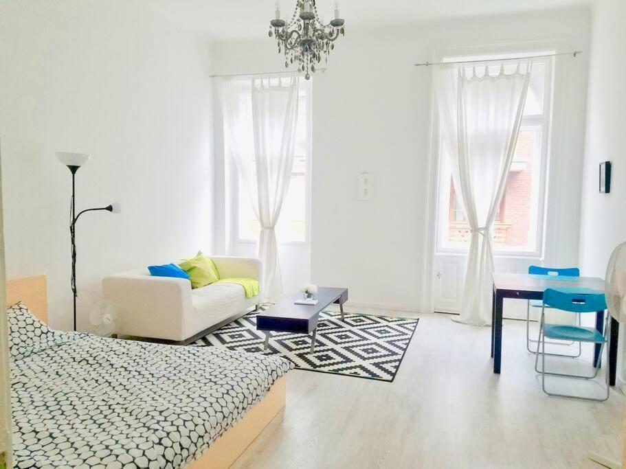 Bright And Cozy - City Center Apt Budapest Bagian luar foto